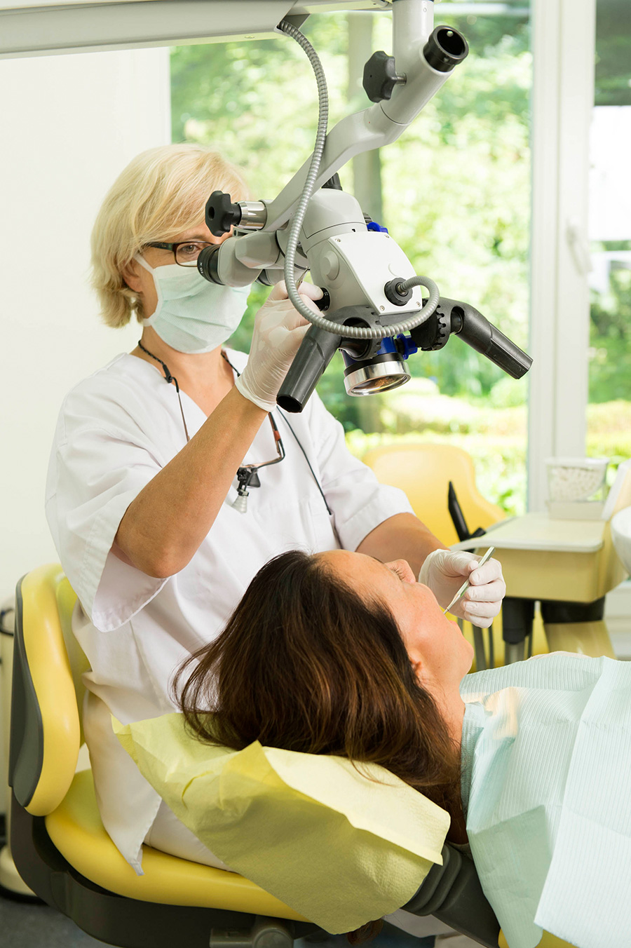 Zahnärztin Rethschulte-Klute - Wurzelkanalbehandlung (Endodontie) mit OP-Mikroskop